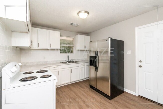 Building Photo - Newly Remodeled 4 Bed 1 Bath House in Mobile!!