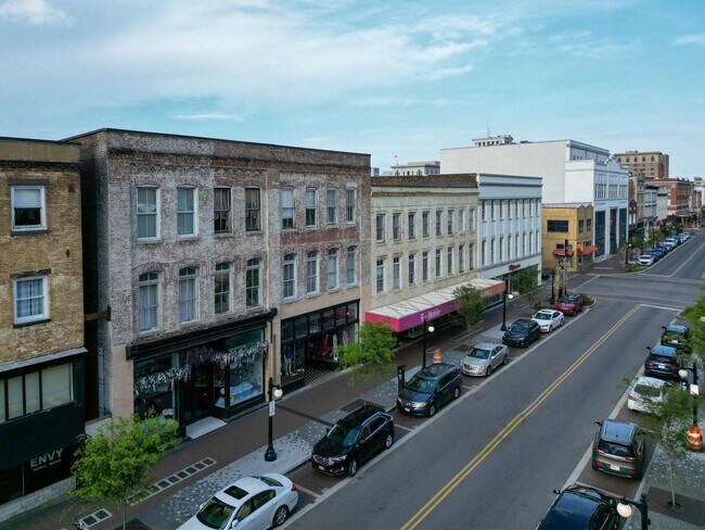 Foto del edificio - 321 W Broughton St