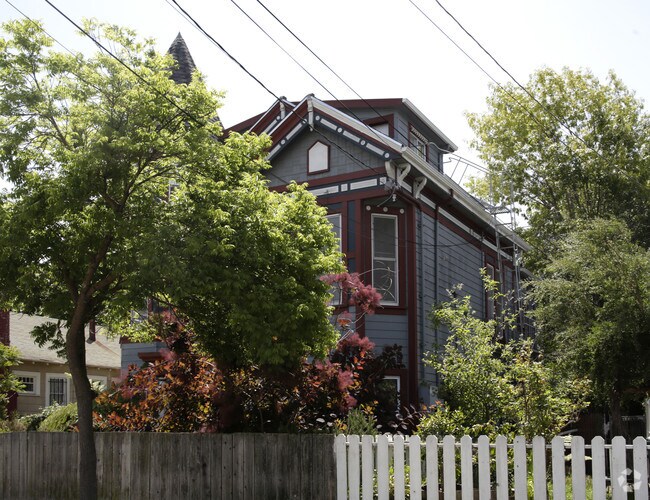 Building Photo - 1628 Fairview Stret