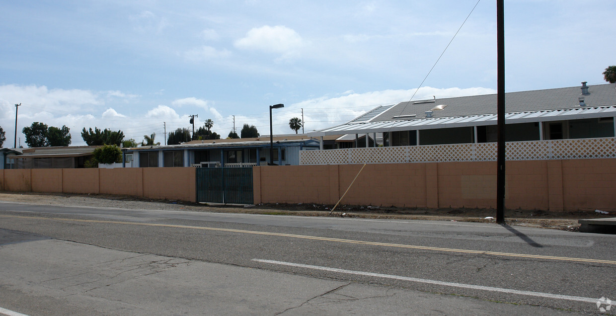 Building Photo - 7652 Garfield Ave