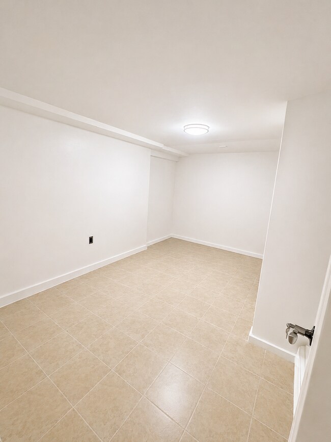 Foto del edificio - 2408 Beverley Rd