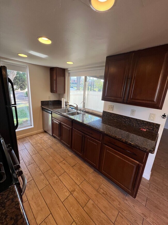 Foto del edificio - Beautiful 2 bedroom Condo