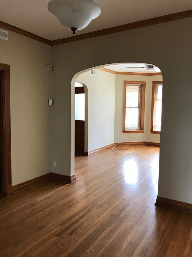 Building Photo - 1206 W Eddy St