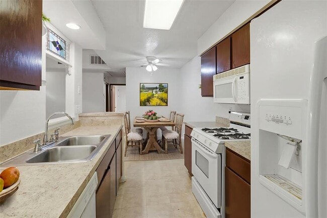 Foto del edificio - 12416 Deer Falls Dr
