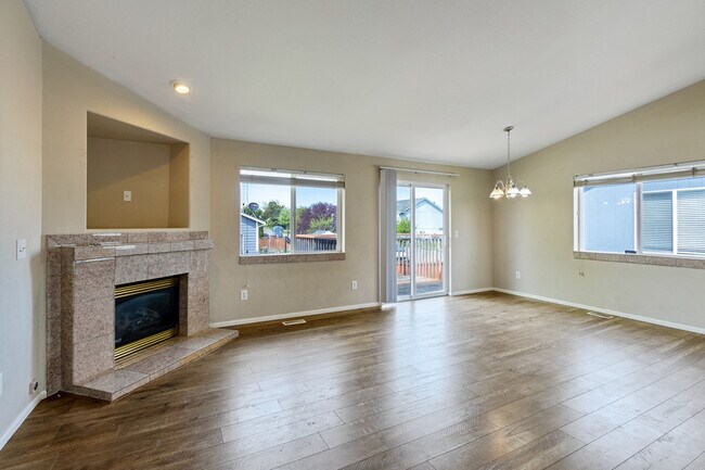 Building Photo - 1117 S 90th St Ct