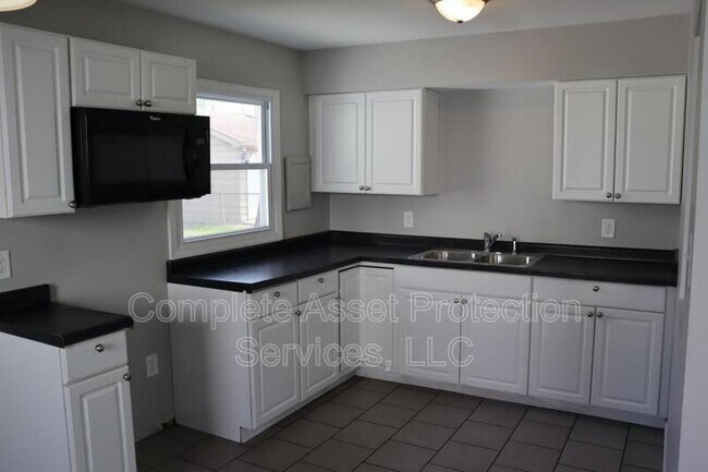 Building Photo - 328 N Delaware St