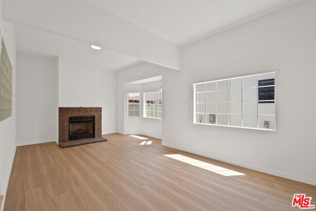 Foto del edificio - 2619 Carmona Ave