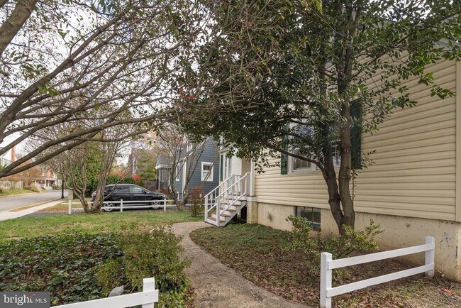 Building Photo - 4818 22nd Rd N