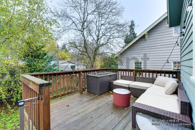 Foto del edificio - 3332 35th Ave S