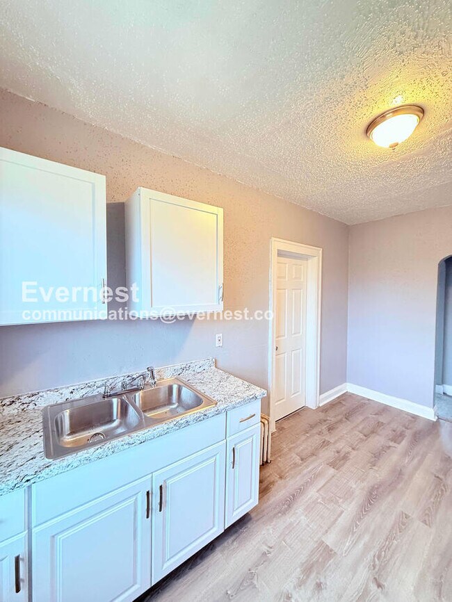 Foto del edificio - 13909 Hartwell St