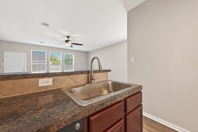 Foto del edificio - 2810 Meadowbrook Lane