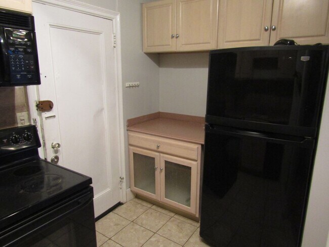 Foto del edificio - Brighton 1 Bed available 9/1