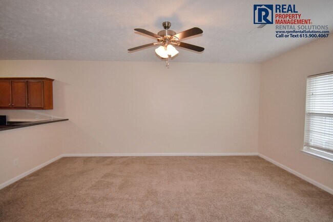 Foto del edificio - Beautiful 2BR/2.5 BA M'boro end unit townhome!