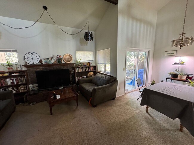 Building Photo - Spacious 3bed/2.5 bath Duplex in Boulder