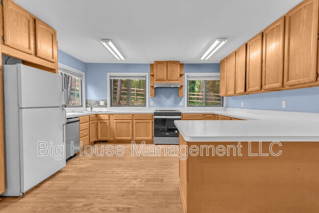 Building Photo - 122 Hillsdale Dr
