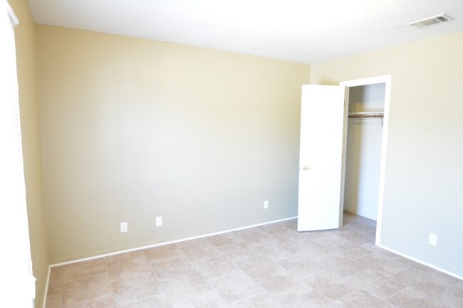 Foto del edificio - 1226 Walt Morgan Cir