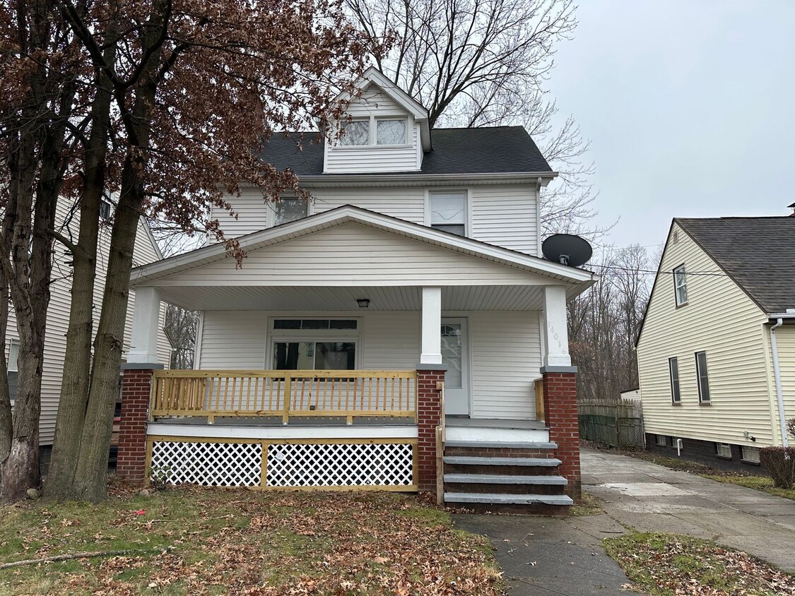 Primary Photo - Single Family Home 3 beds 1.5 bath FOR RENT!