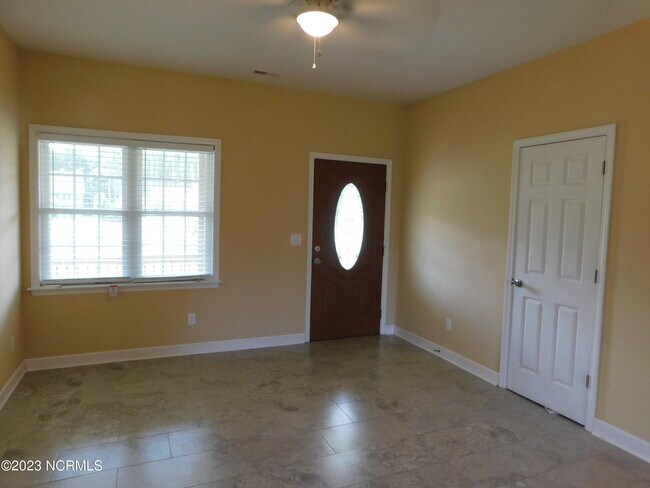 Building Photo - 111 Red Drum Ln