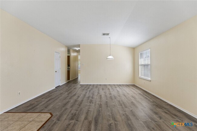 Foto del edificio - 1512 Sweet Leaf Ln