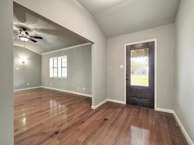 Building Photo - 2905 Perry Ln