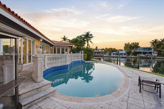 Building Photo - 1249 Biscaya Dr