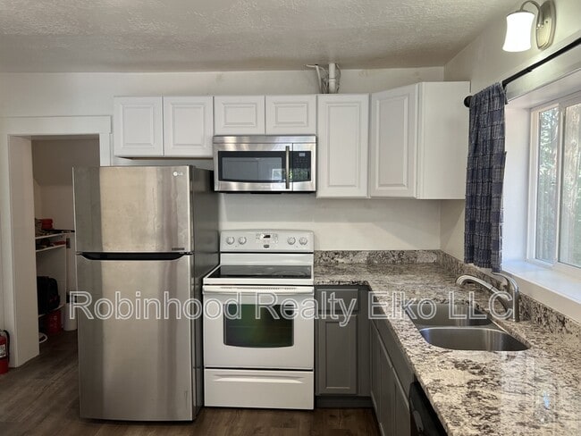 Building Photo - 540 9th St