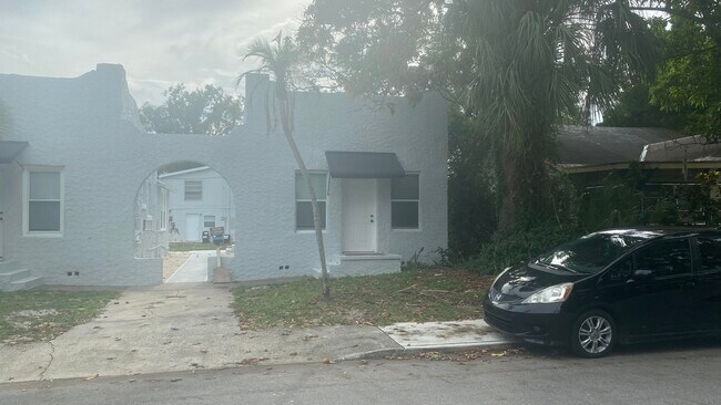 Building Photo - 618 25th St W