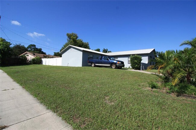 Building Photo - 390 Lilac Rd