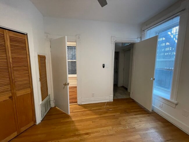 Foto del edificio - 1516 N Greenview Ave