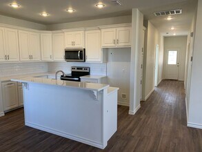 Building Photo - 5523 Kemper St