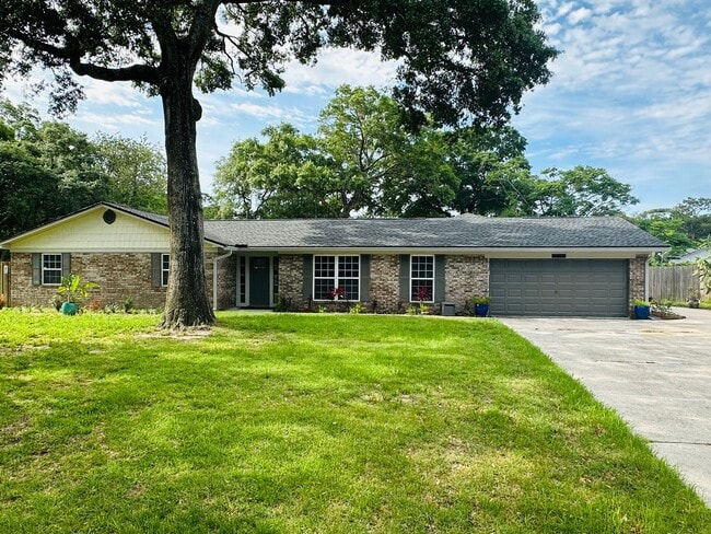 Building Photo - Spacious 6-Bedroom Rental in Spanish Point...