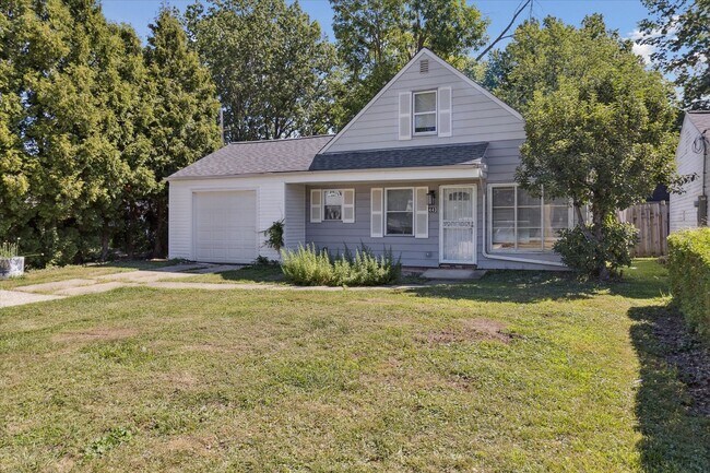 Building Photo - 443 Fairway Blvd