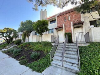 Building Photo - 6540 Hayvenhurst Ave