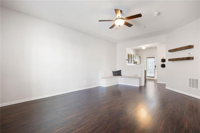 Foto del edificio - 134 Riverstone Commons Cir