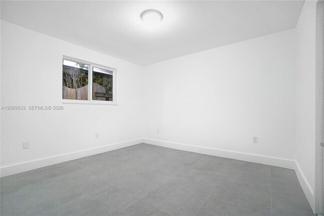 Building Photo - 2841 SW 24th Ter