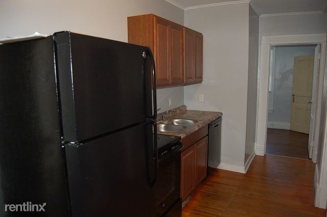 Building Photo - 1 br, 1 bath  - 906 E Burlington St Apt 4
