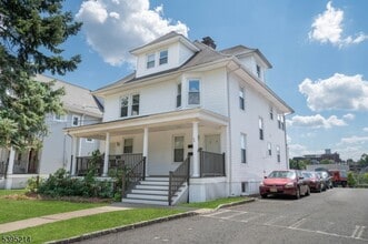 Building Photo - 54 Franklin Pl