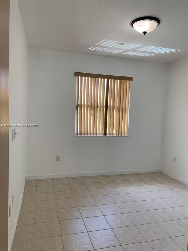 Foto del edificio - 3173 SW 153rd Pl