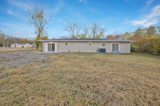 Building Photo - 43479 Van Auken Dr