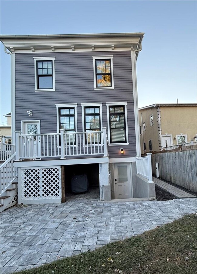 Building Photo - 54 Hudson St