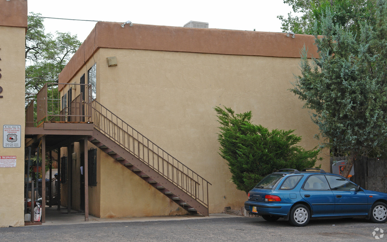 Building Photo - Alvarado Park Apartments