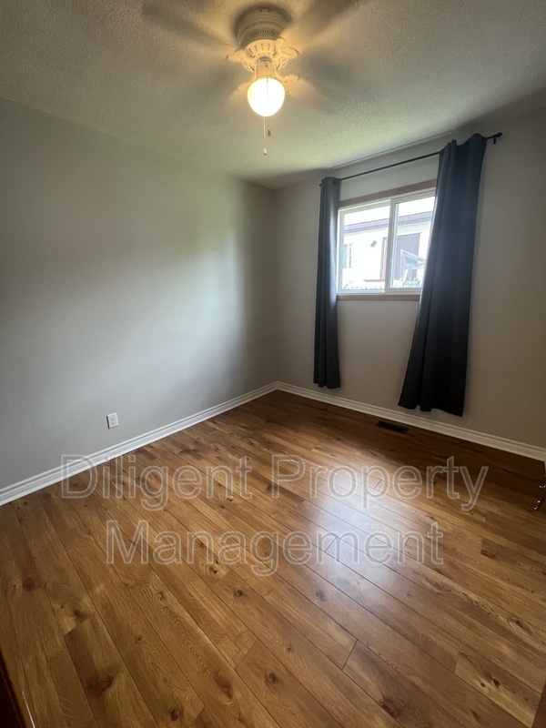 Building Photo - 926 Dainard Dr