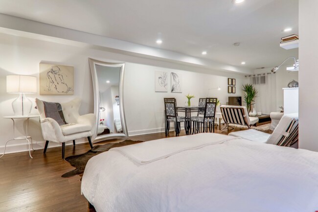 Foto del edificio - 3647 13th St NW