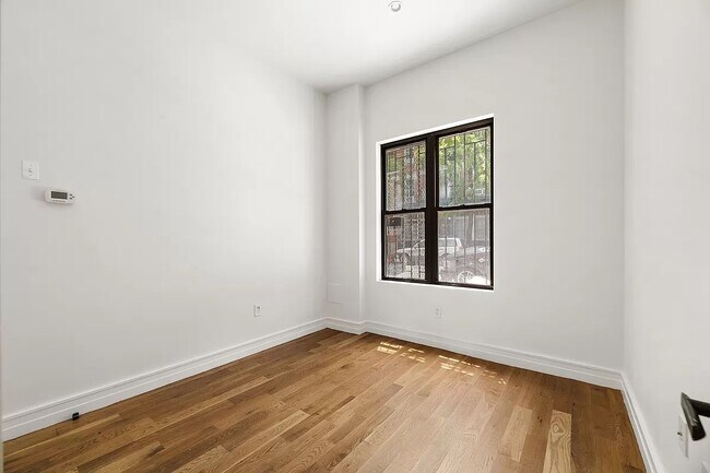 Foto del edificio - 309 East 92nd Street
