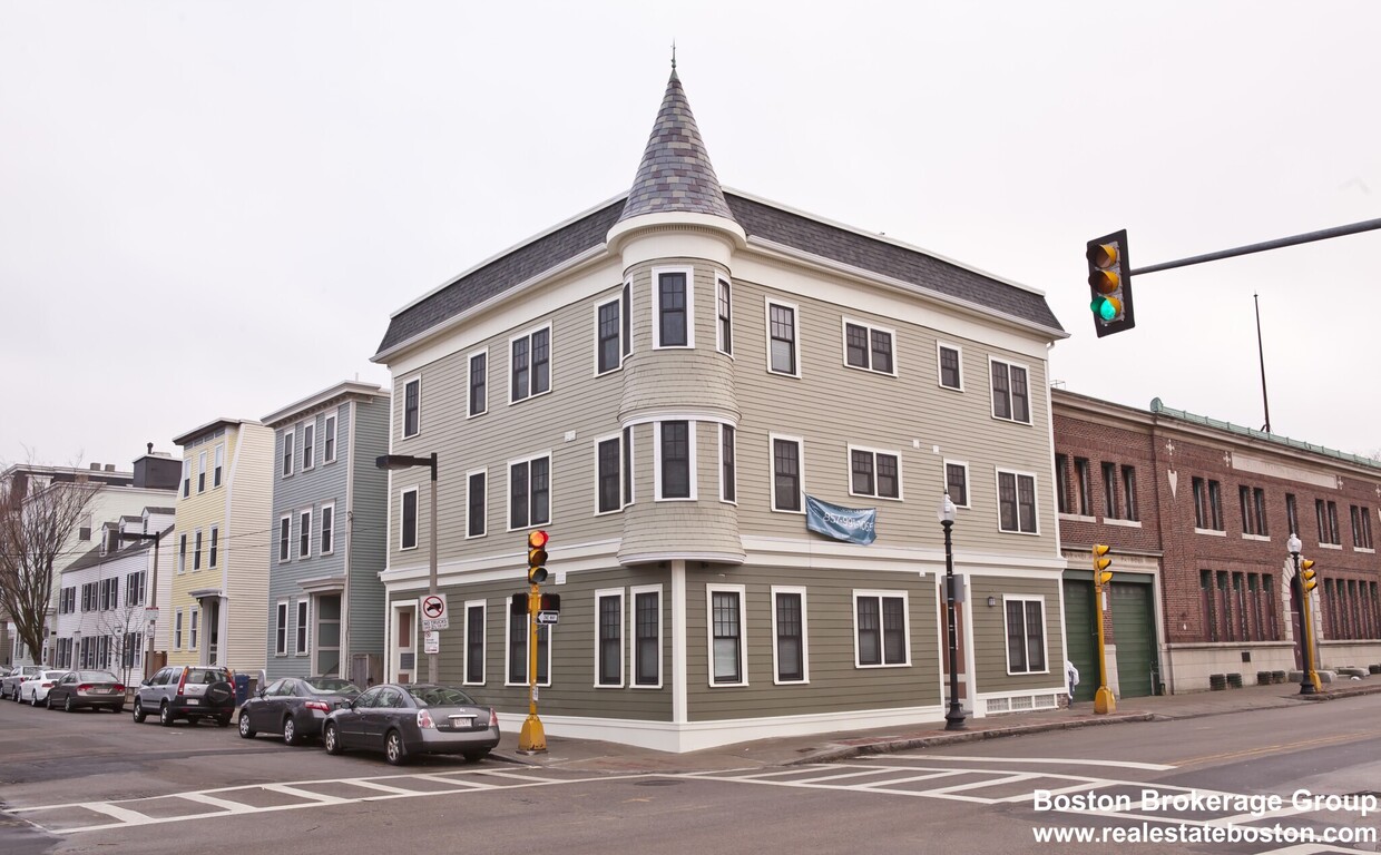Foto principal - 195 W 3rd St