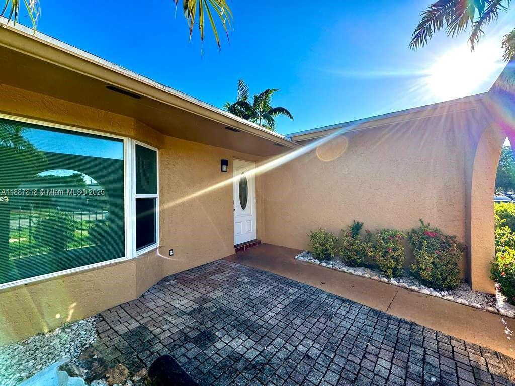 Foto principal - 8900 NW 23rd St