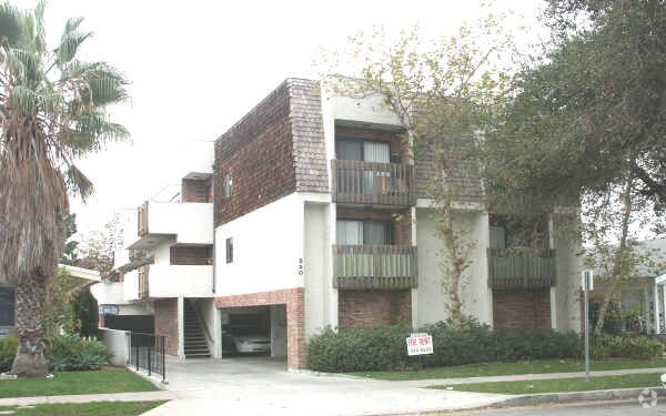 Building Photo - 520 W Doran