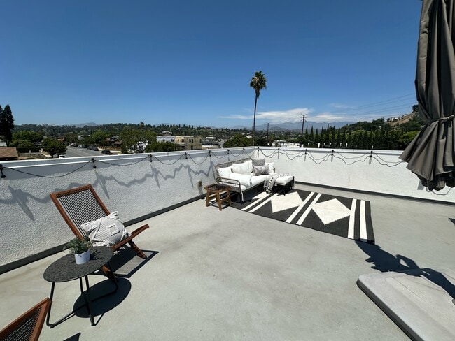 Building Photo - 3290 N Canary Way