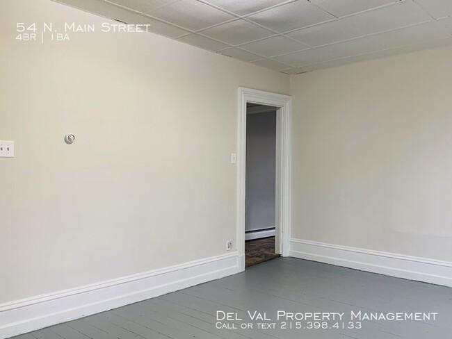 Foto del edificio - 54 N Main St