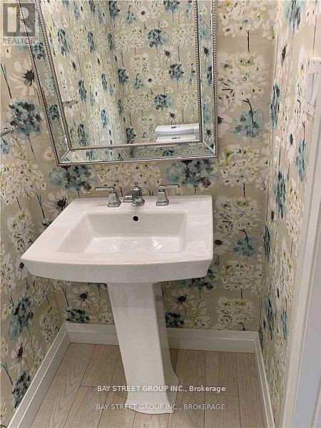 Photo du bâtiment - 615 Summer Park Crescent